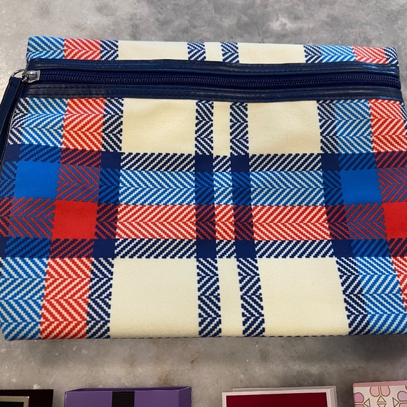 8-pc Women's Fragrance Bundle + Makeup Case - Picture 3 of 3